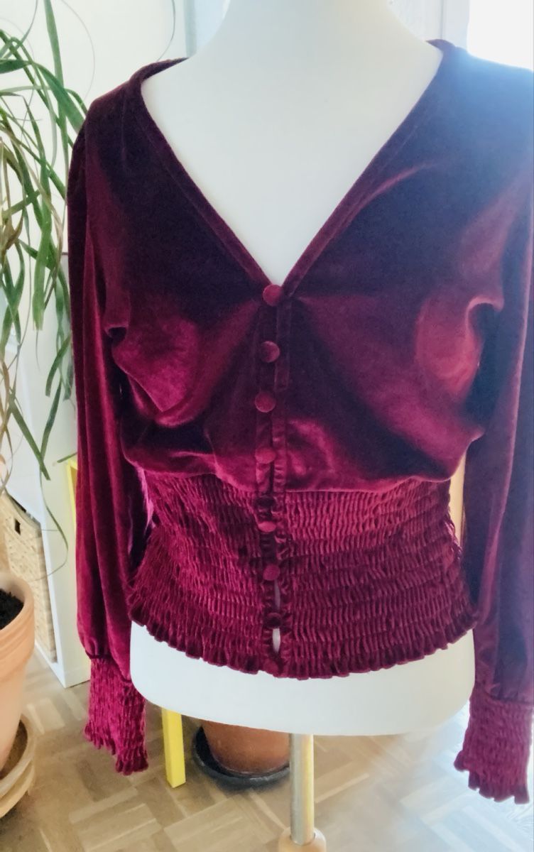 Tops: Petit haut en velour taille 38 – Neu (gemäss Beschreibung) aus Moutier von Happyvidedressing 1