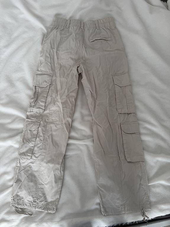Pantaloni: Beige Cargo-Hose von Pull&Bear – Usato da Oberburg venduto da ab22q 1