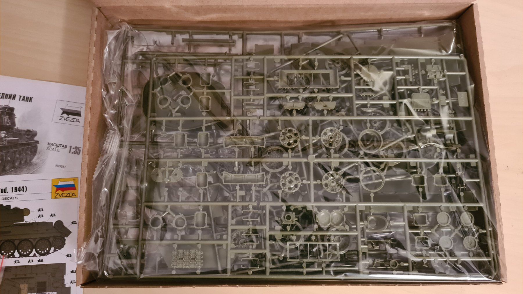 Modellbausätze & Standmodelle: 1:35 T-34/85 - Zvezda 3687 – Neu und originalverpackt aus Bassersdorf von  6