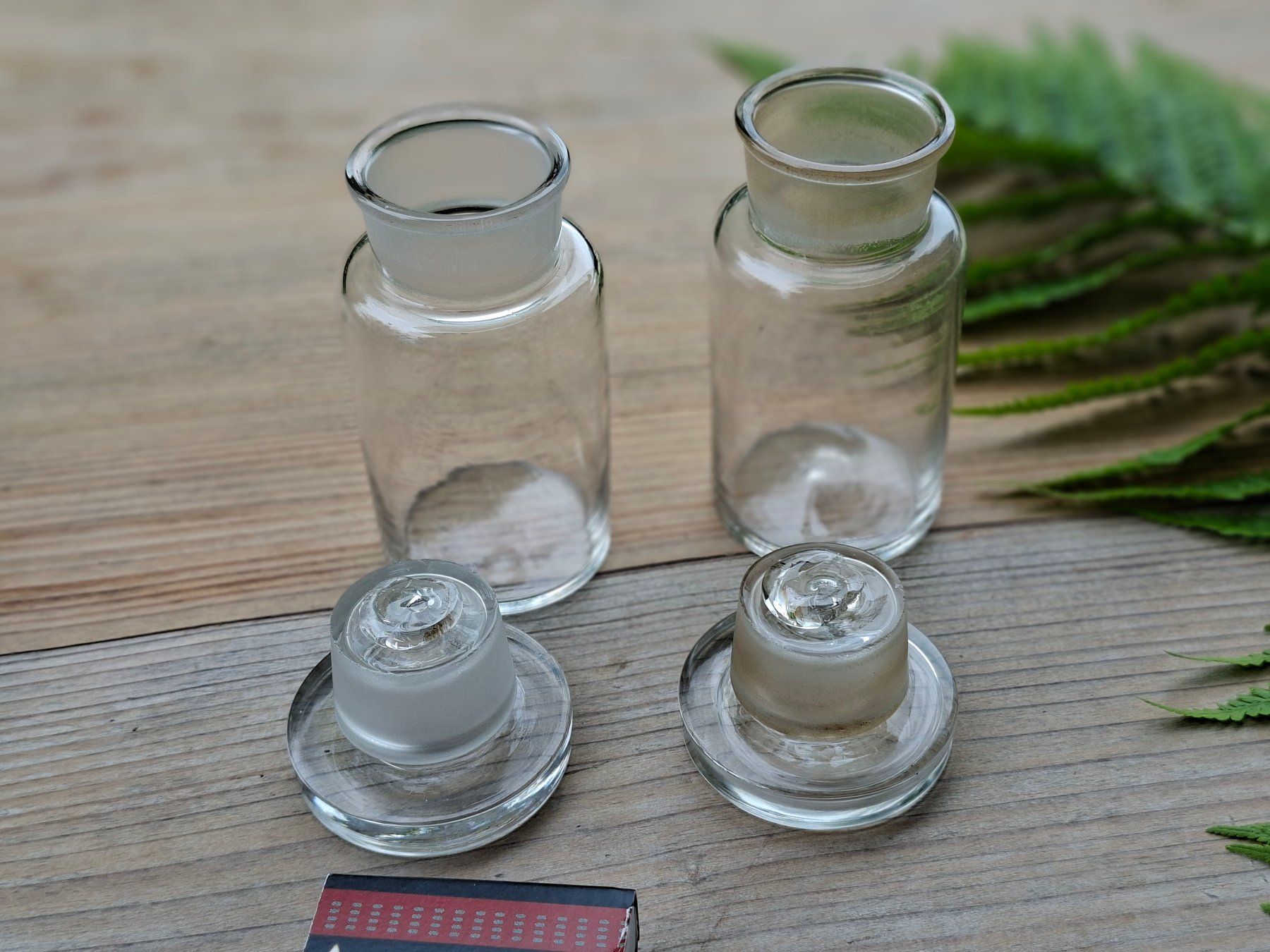 Accessori da laboratorio: 2 antike Apothekerflaschen mit eingeschliffenen Glasstopfen – Usato da Brunnenthal venduto da Strahler67 1