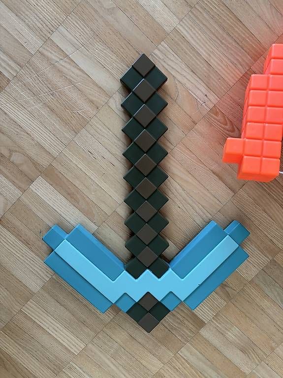 Statuette: Minecraft-Hartkunststoffwaffen – Usato da Wangen ZH venduto da est_bjr5 3
