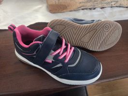 neuwertige hallenschuhe 35
