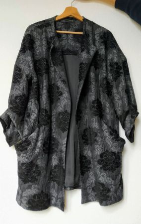 Très jolie veste de soirée noire brodée Zara – taille M