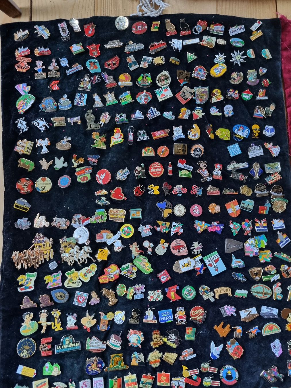 Placchette & Badge: Grosse Sammlung Pins 9 KILO Viele Seltene! – Nuovo (secondo la descrizione) da Trachslau venduto da post35 1