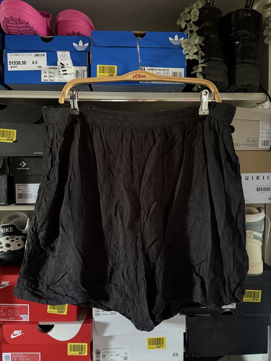 Next Pantaloni: Shorts, EU 46 – Usato da Gutenswil venduto da jus_nr7h 1
