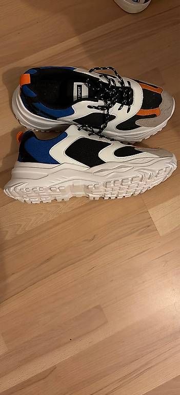 Damenschuhe: Sneakers  – Gebraucht aus Pratteln von yan_g6c7