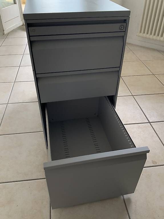 Schreibtische: Meuble de bureau – Gebraucht aus Gland von dbranche 1