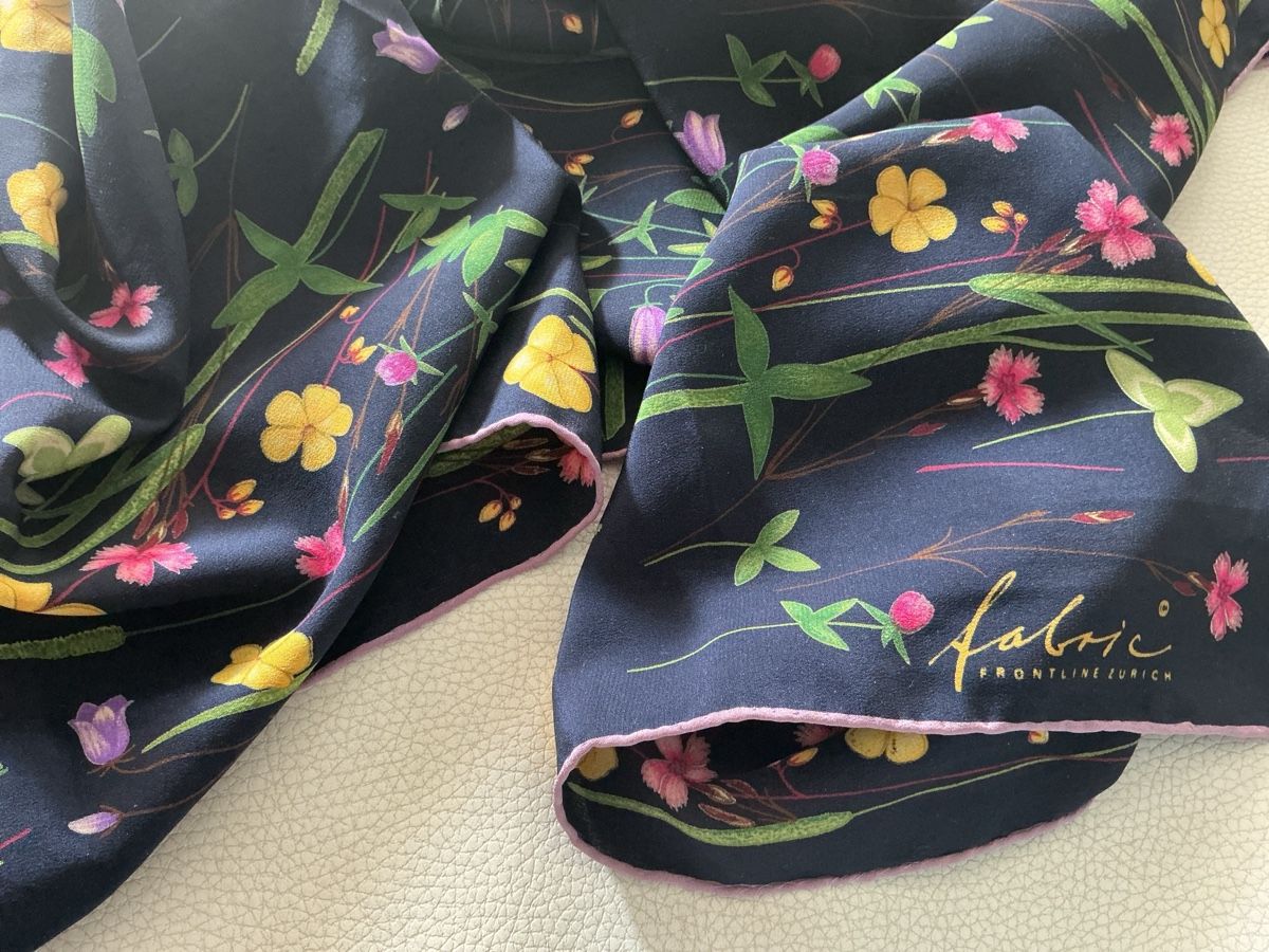 Fabric Frontline Foulards, Tücher & Schals: Fabric Frontline Seide Foulard   – Gebraucht aus Wettingen von Andres54 1