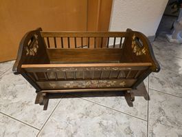 Antike Puppen Wiege aus Holz mit Blumenmuster, Top Zustand