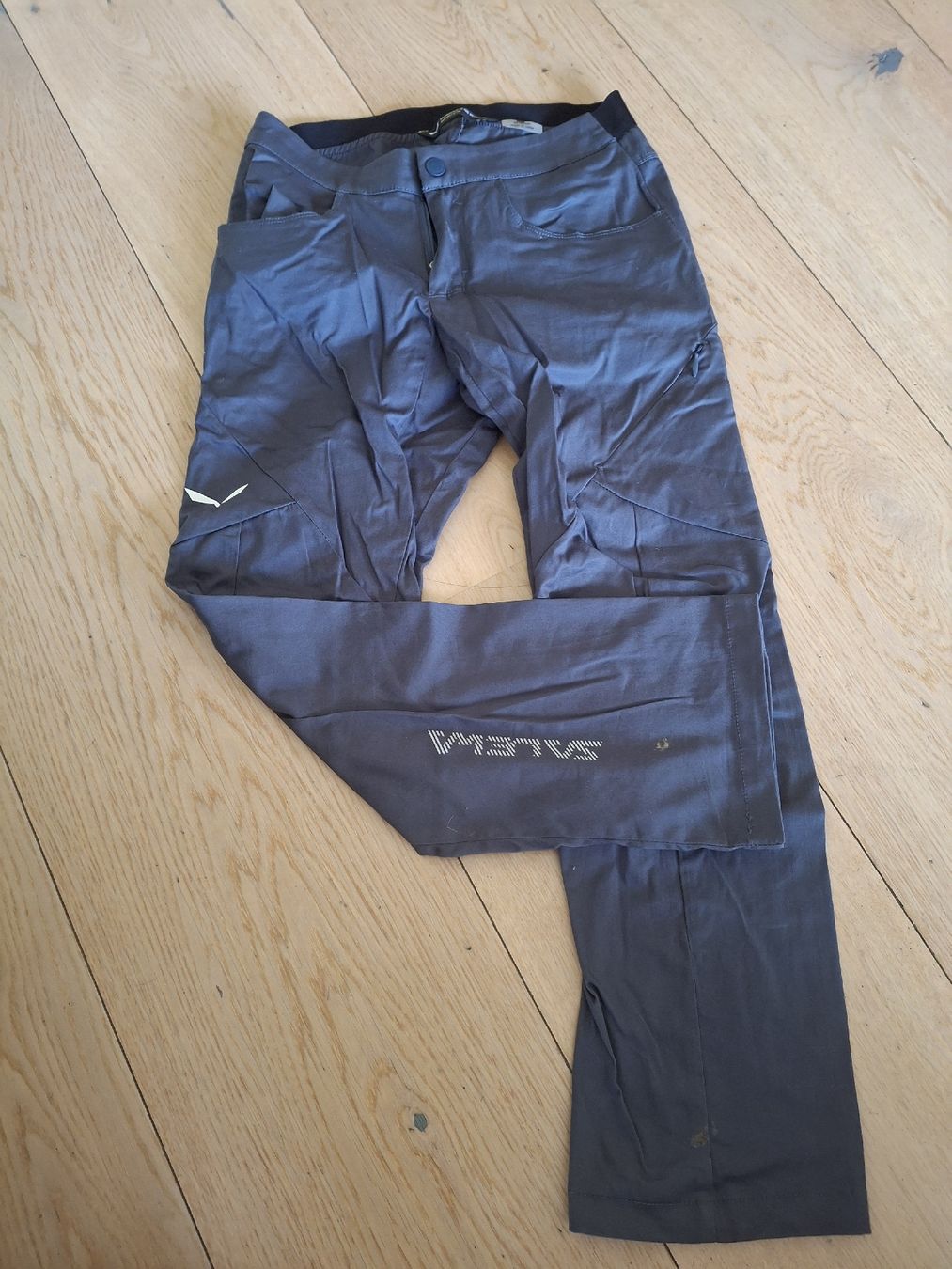 Salewa Pantaloni: Salewa Wanderhosen 128 und 140 – Usato da Fribourg venduto da Palli294 1