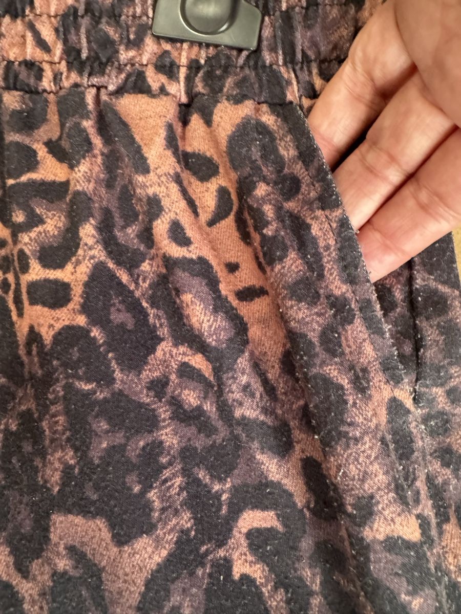 Shein Pantaloni: Pantalon Léopard T XL - Shein! – Usato da Martigny venduto da ber_tdz7 1