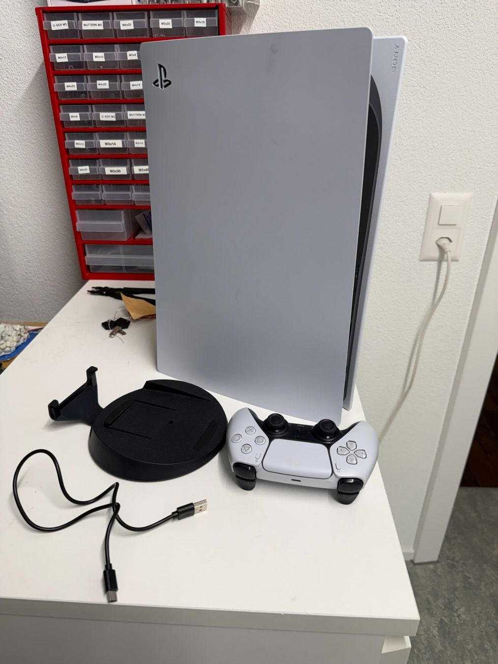 Sony Consoles: PlayStation 5 Disc Edition + Original Controller & Standfuss – Neuf (Voir description) à hombrechtikon par Printit 4