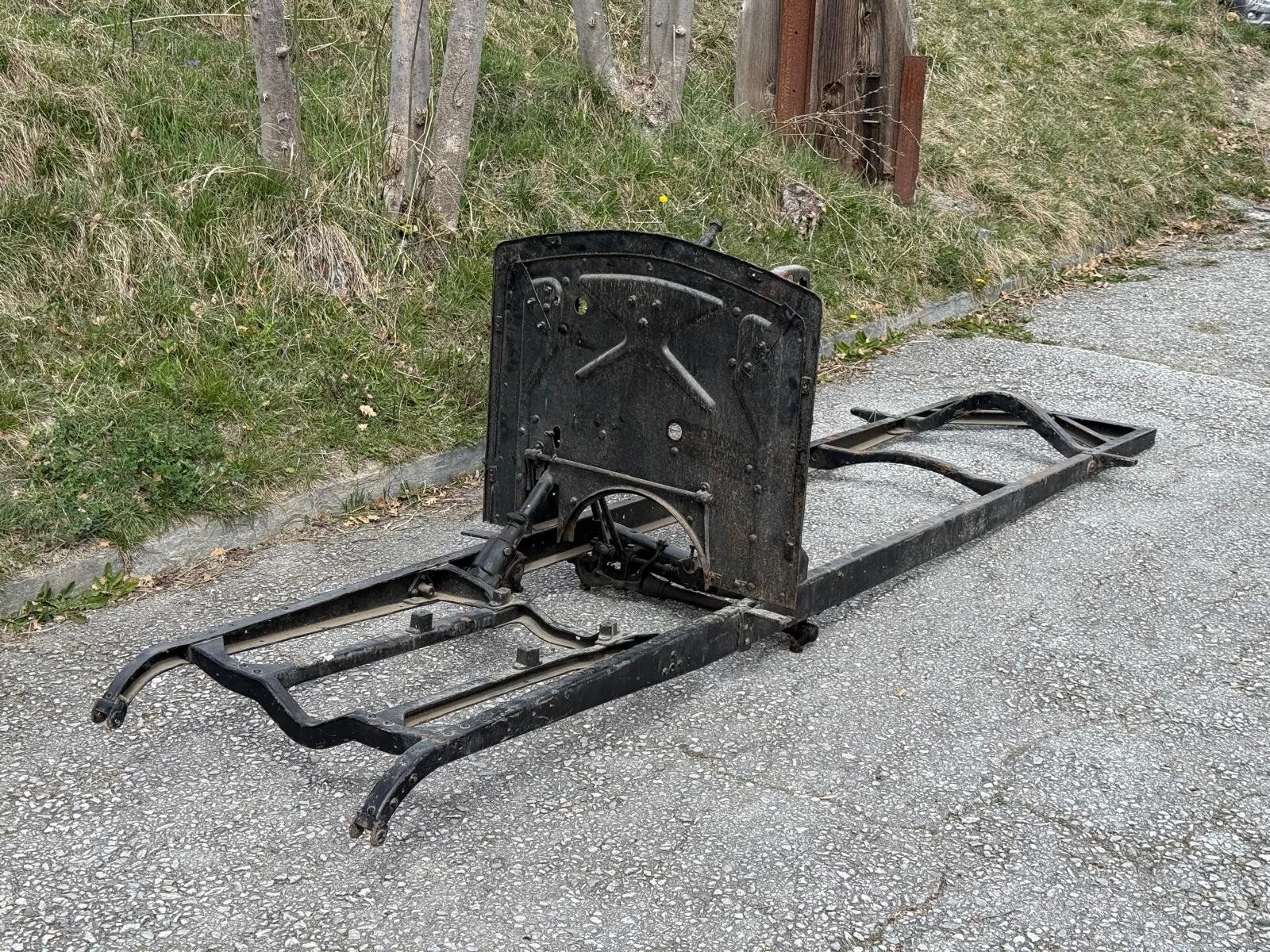 Renault Tutti pezzi di ricambio auto: Châssis Renault NN 1927 – Usato da Sierre venduto da OCNL
