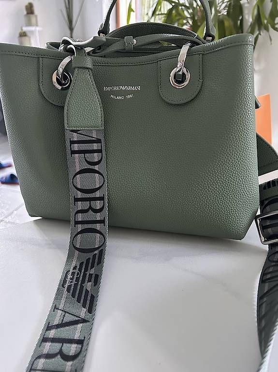 Sacs femmes: Borsa Armani verde salvia con tracolla – D'occasion à S. Vittore par mar_qdm8