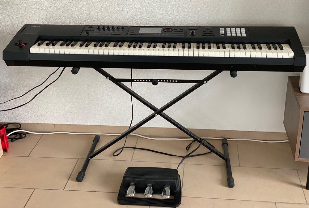 Roland Musikinstrumente: E-Piano Roland FA-08 Music Workstation – Gebraucht aus Lachen SZ von freeuser007