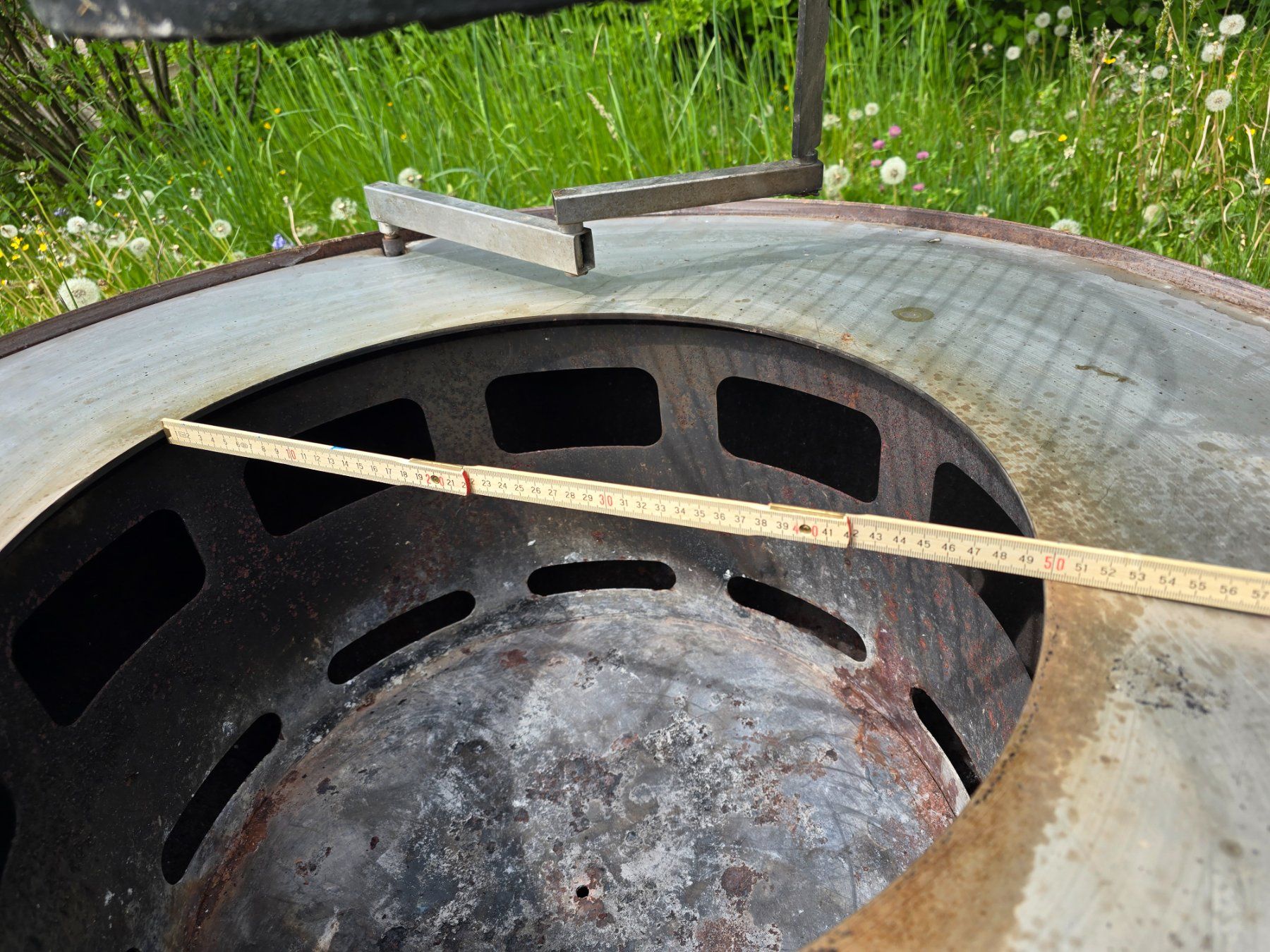 Bracieri: Feuerschale mit Grill-Edelstahlplatte und Grillrost – Usato da Volketswil venduto da Riello01 2