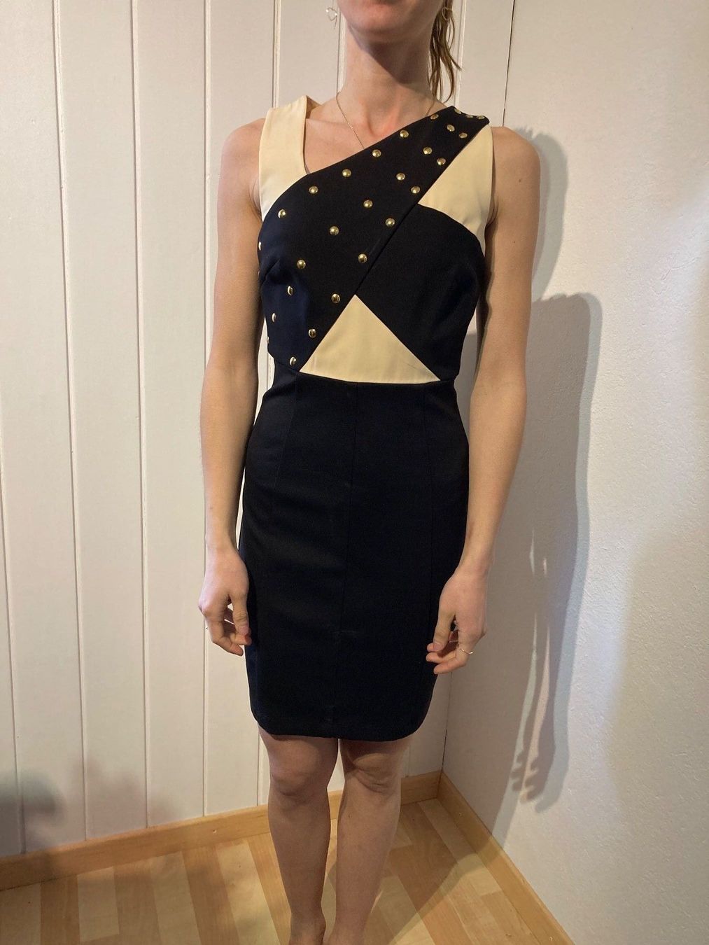 Versace Vestiti: Versace Kleid schwarz beige 44 NEU – Nuovo e nell'imballaggio originale da Erlenbach im Simmental! venduto da Simmentaler-Perlen
