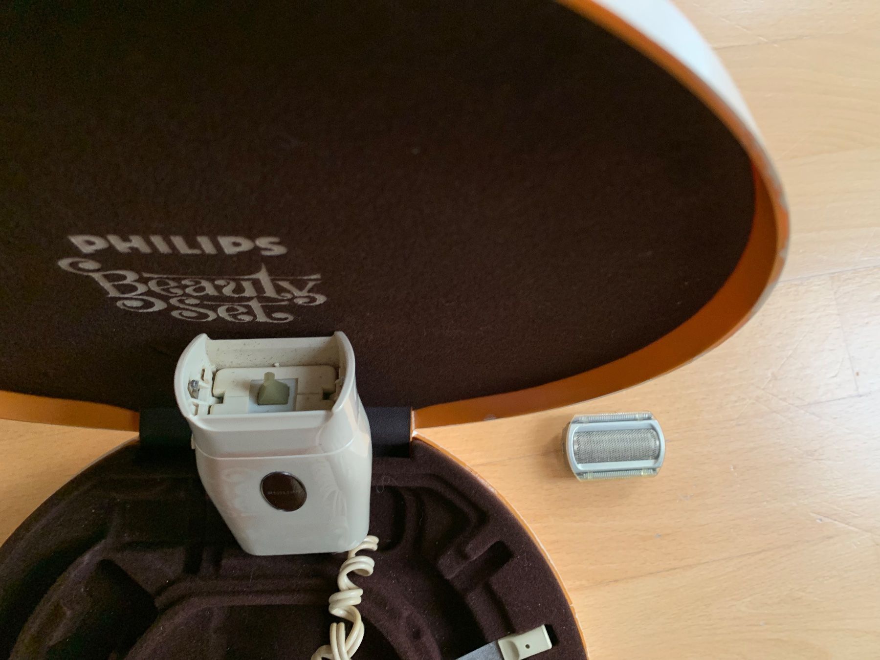 Unghie finte: Philips Beauty Set, Maniküreset – Usato da Udligenswil venduto da Trisha70 3