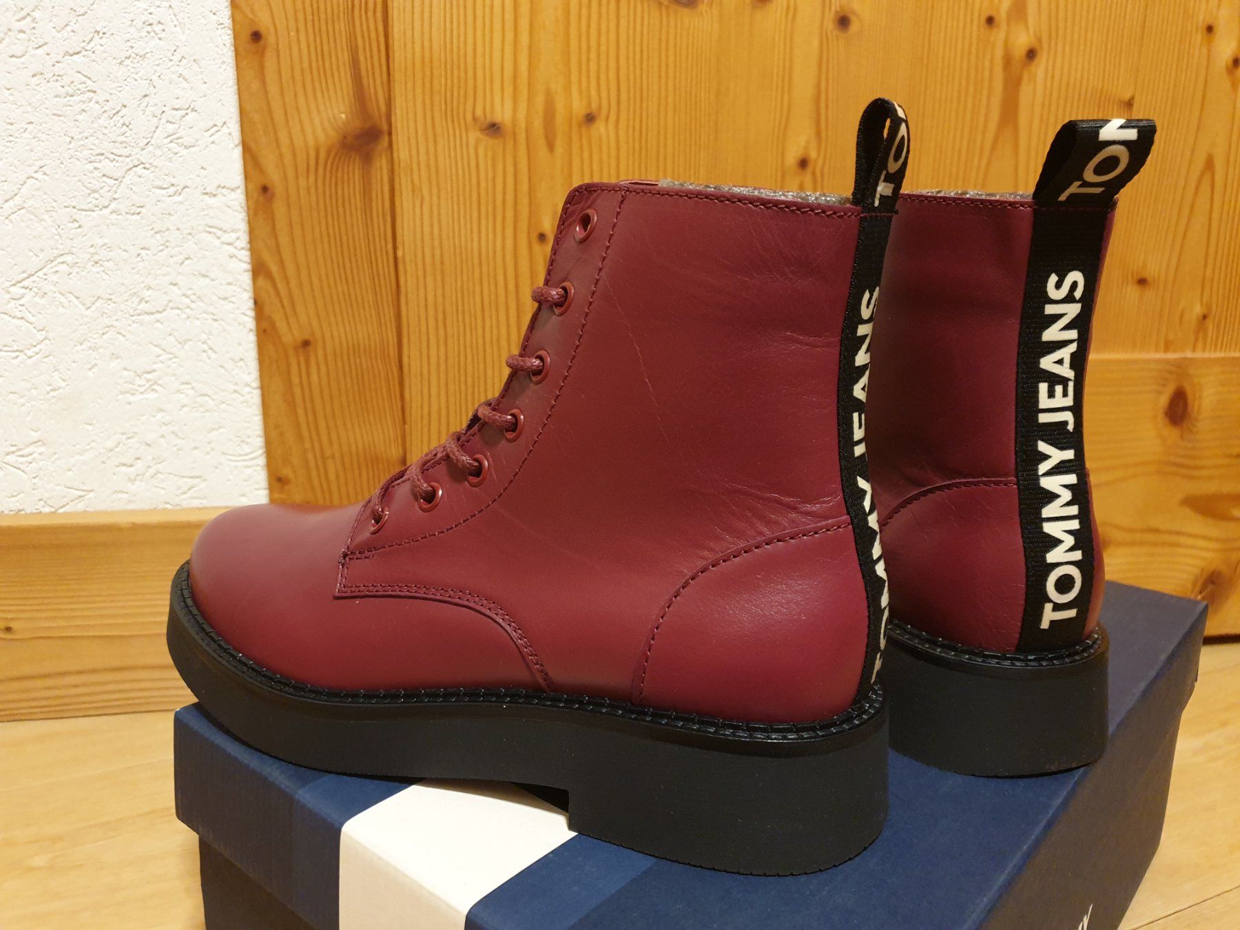 Tommy Hilfiger Scarpe da donna: Tommy Jeans Flat Hilfiger Boots Gr. 37 – Nuovo (secondo la descrizione) da Val D Illiez venduto da SnowRoof 3