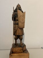 Holzfigur 1972 Krieger mit Schild und Speer guter Zustand