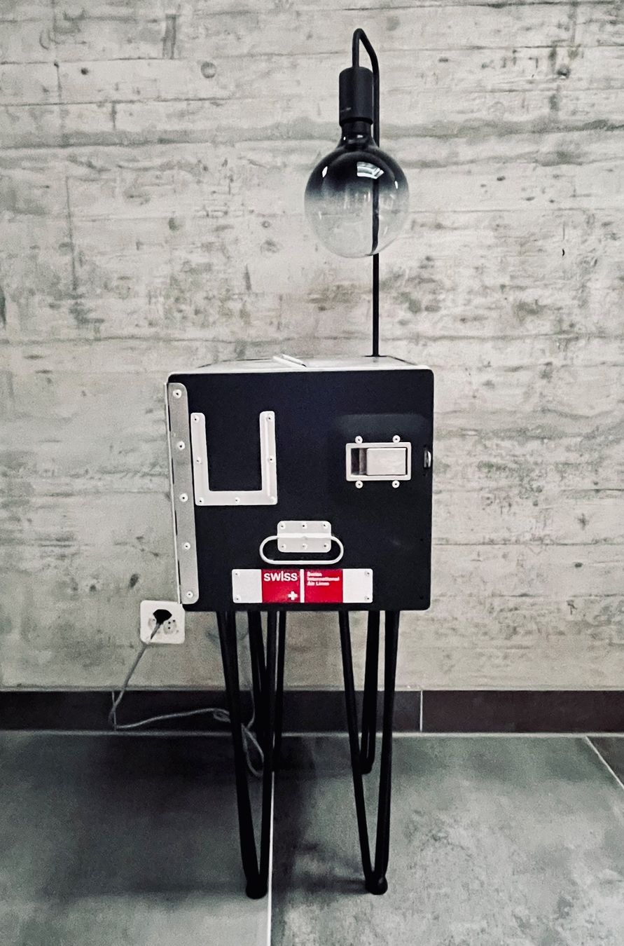 Sonstiges zu Aviatik: Swiss Flugzeugtrolley Designer Nachttisch – Neu und originalverpackt aus Fruthwilen von bodensee_manufaktur 1