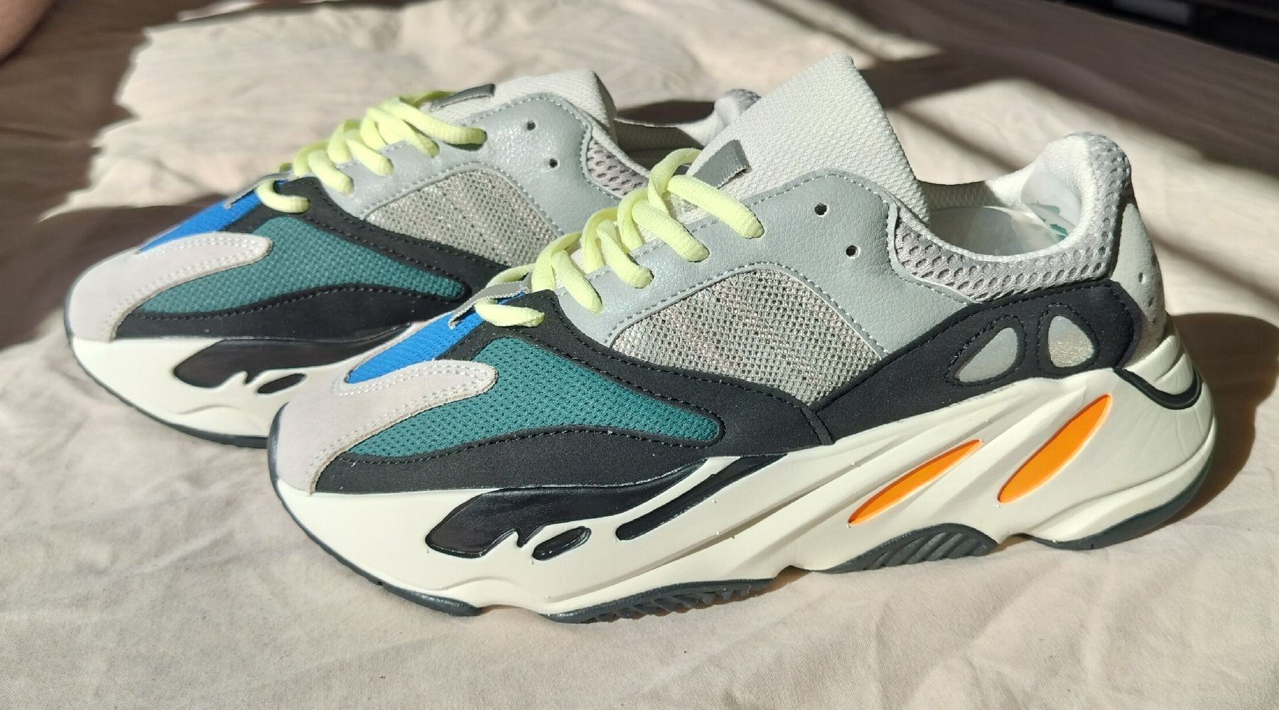 Adidas Scarpe da uomo: Yeezy Boost 700 Wave Runner Sneakers, Size 41 UE – Nuovo (secondo la descrizione) da Lausanne venduto da usa_xd5k 5