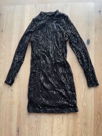 Gina Tricot Abendkleid mit schwarzen Pailletten - Neu