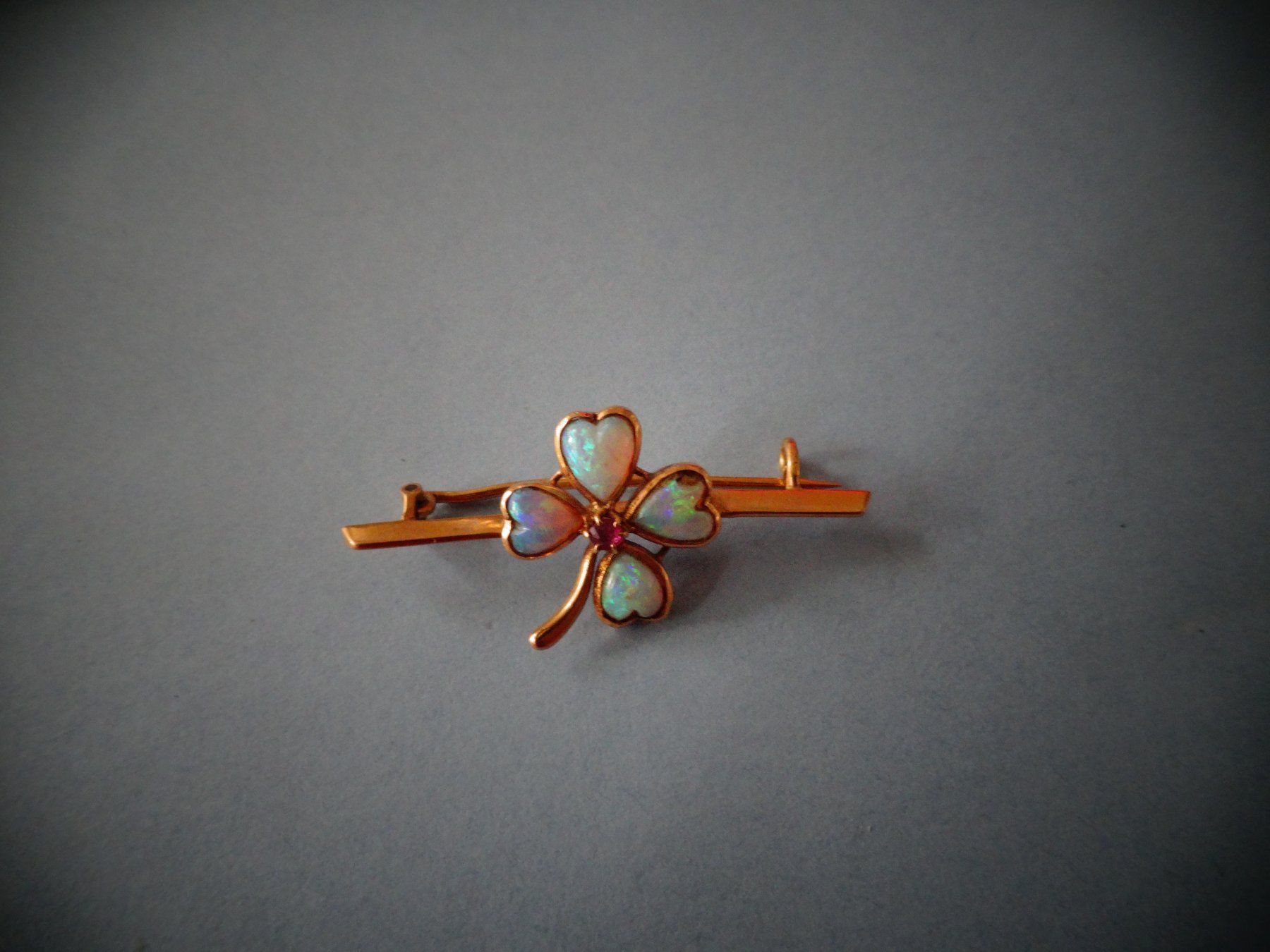 Broches & Aiguilles: Alter Anstecker Kleeblatt – D'occasion à Neerach par jenny062