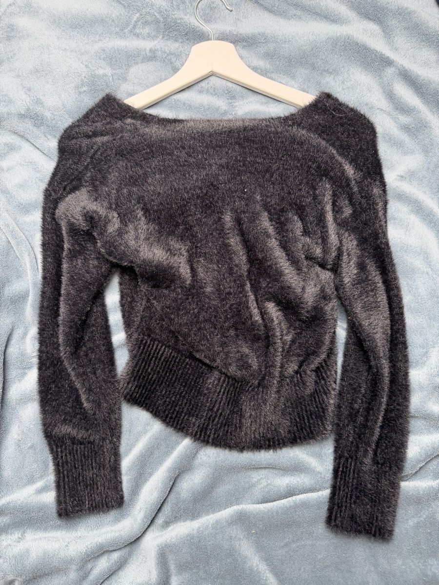 Tops: Fluffy Black Top – Neuf (Voir description) à Luzern par das_2s8k 2