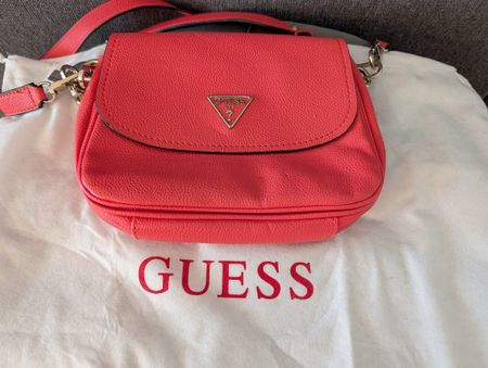 Süsse Guess Tasche , perfekt für den Sommer!