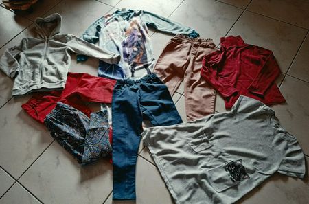 Kleiderpaket für Mädchen Gr.122 /128.