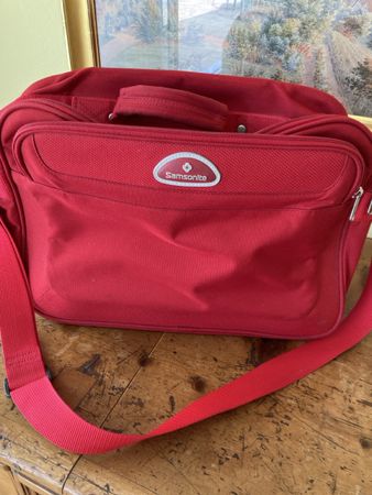 Samsonite Reisetasche rot mit Schultergurt guter Zustand