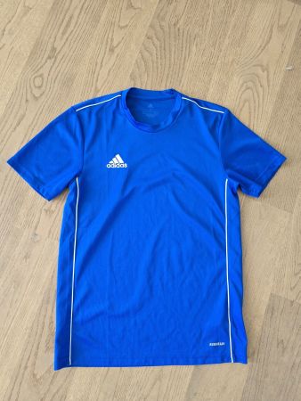Adidas Sportshirt Grösse S — Perfekt für Sport im Sommer!