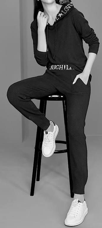 Pantaloni: Joggingpants u. Pullover LIVE, LOVE, LAUGH! schwarz Gr. 38 – Nuovo (secondo la descrizione) da Thun venduto da urs_p58q