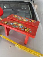 Holztritt rot Blumen bemalt, guter Zustand. Blumenhocker