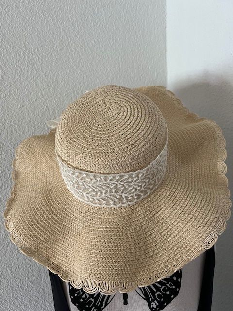 Copricapi, berretti & cappellini: Der stylische Hut -  Gr ca. 58 cm – Usato da Neerach venduto da romiping 3
