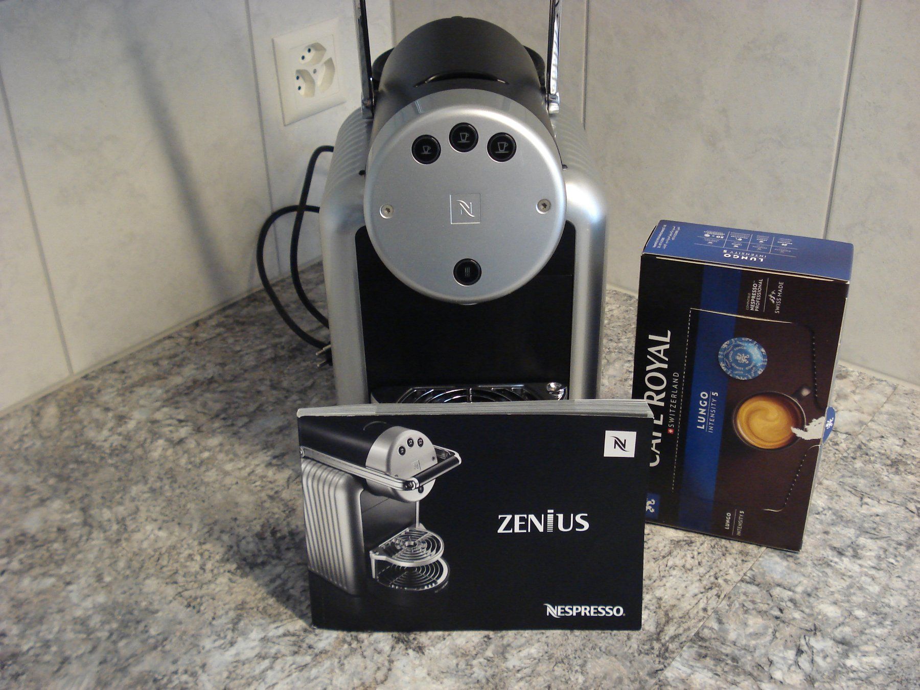 Nespresso Kaffeemaschinen & Espressomaschinen: Nespresoo Zenius Kaffeemaschine – Gebraucht aus Sirnach von Cookie03