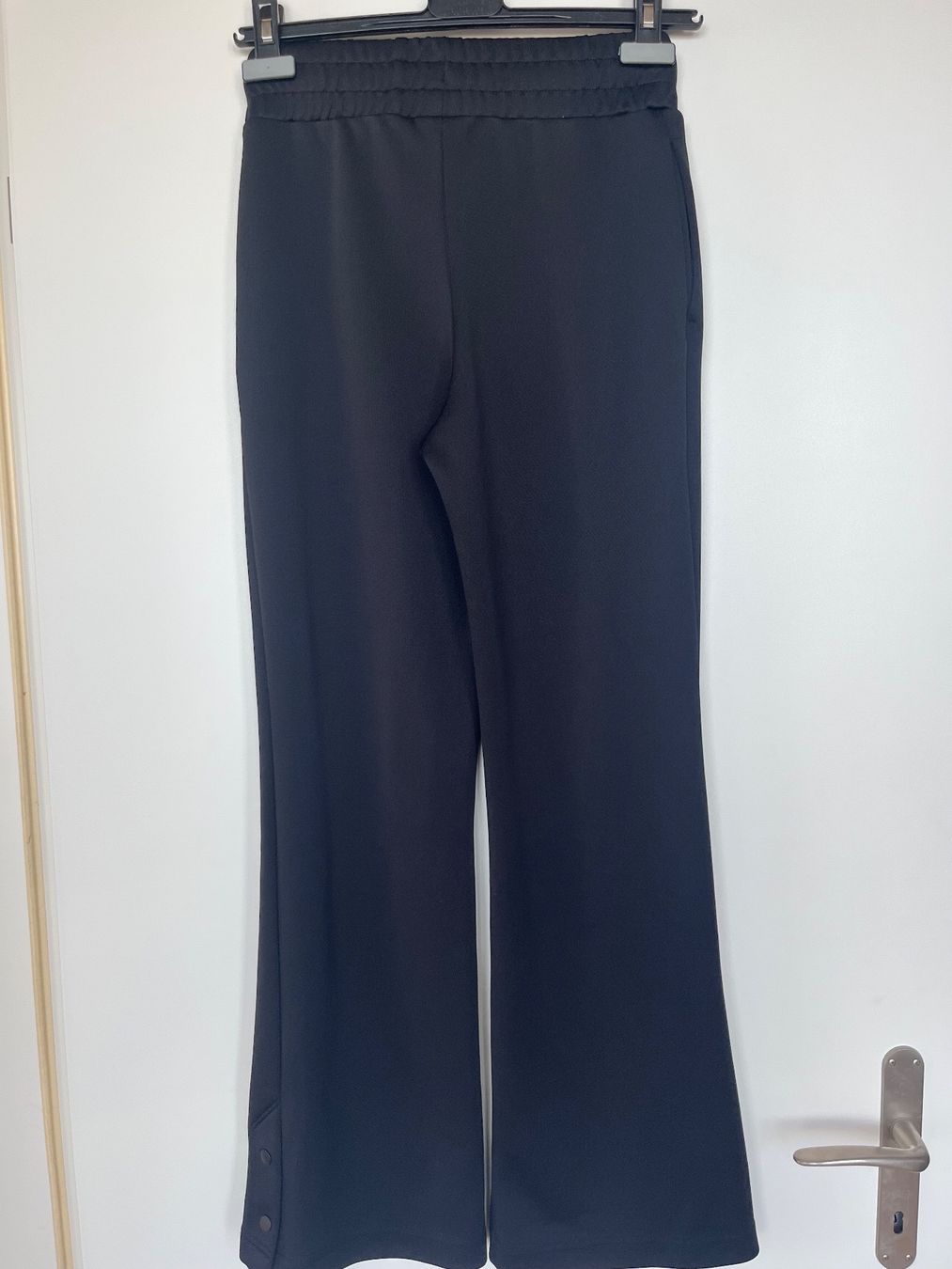 H&M Pantaloni: Pantalon training noir – Nuovo (secondo la descrizione) da Neuchâtel venduto da Ariane_vn00 1