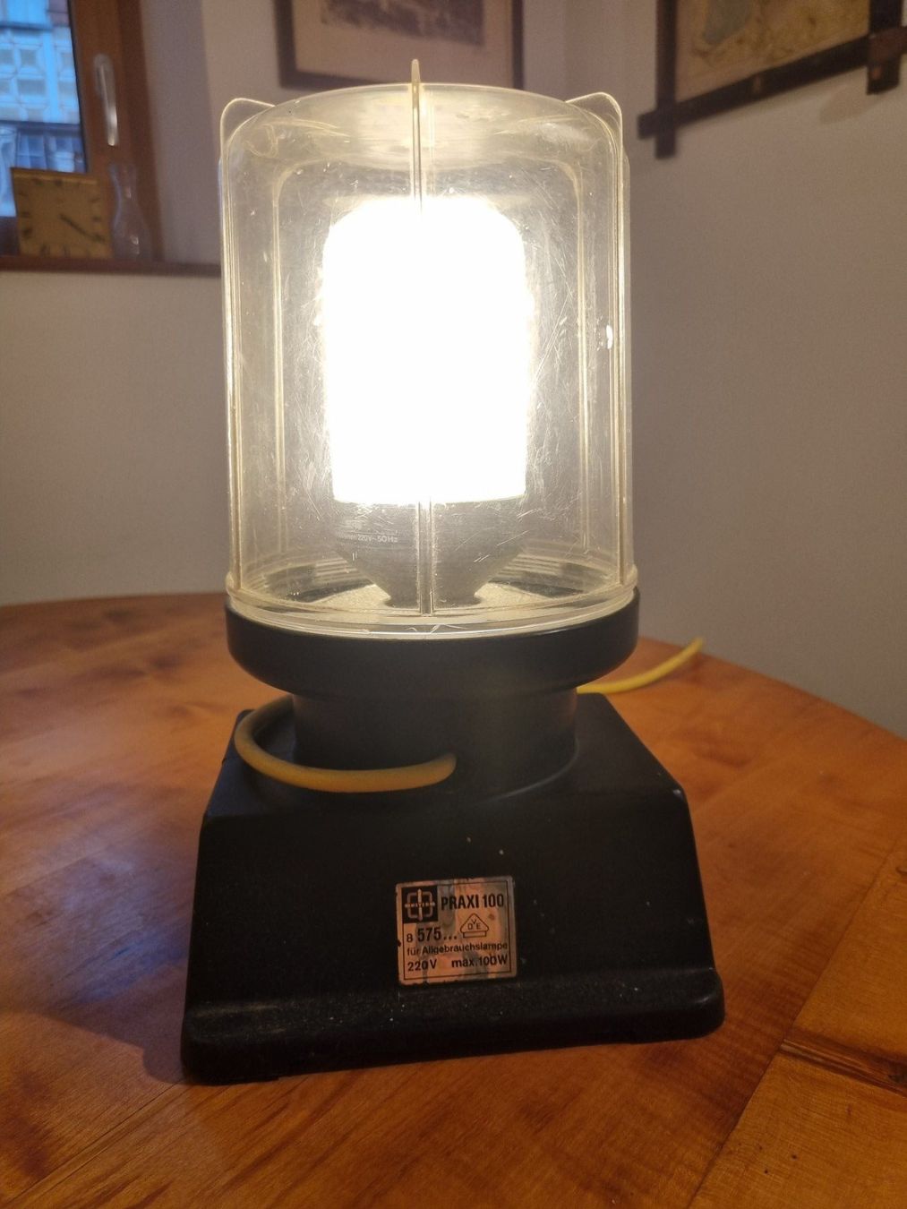 Lampade: Lampe mit integrierter Steckdose – Usato da Fürstenaubruck venduto da PizBeverin2018 5