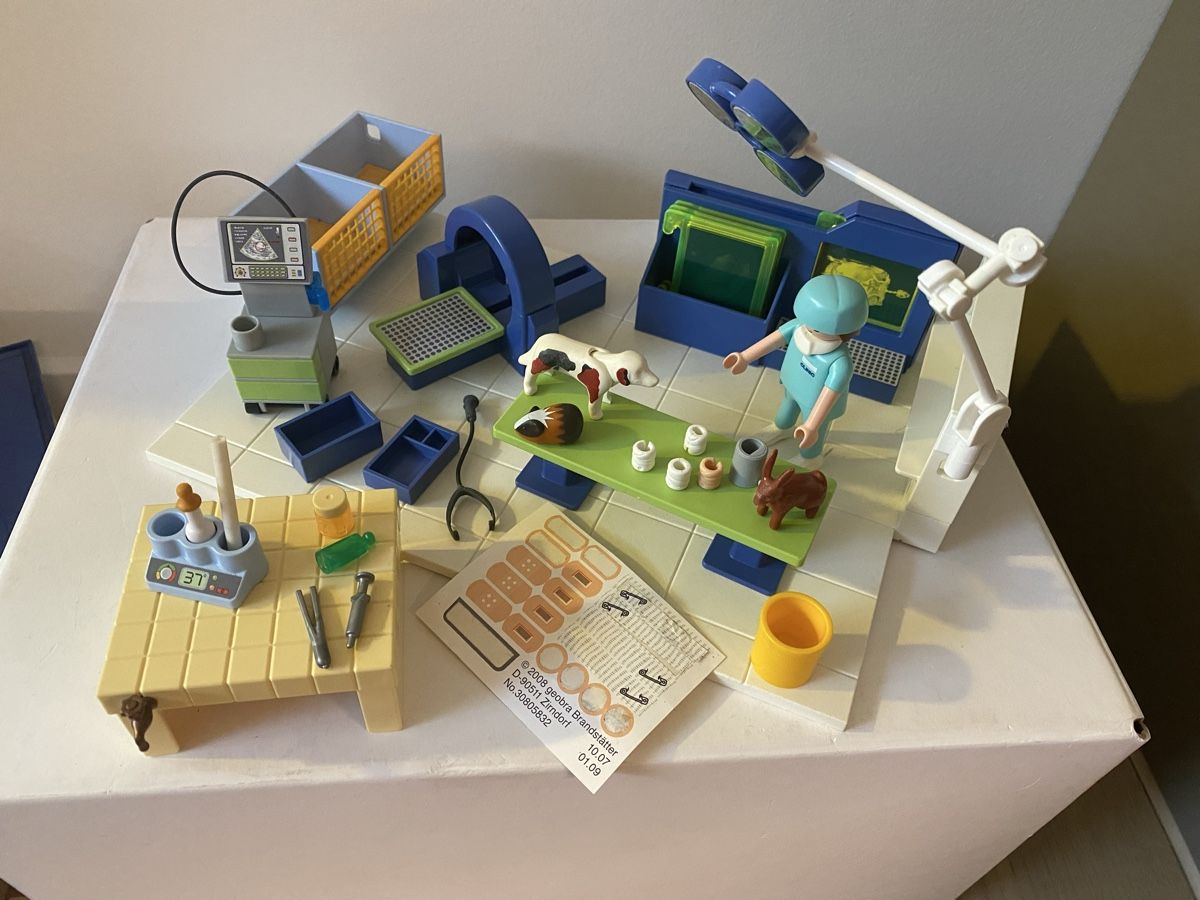 Playmobil Giocattoli: Playmobil TierarztOperationsaal – Nuovo (secondo la descrizione) da Küsnacht ZH venduto da San_b587 1
