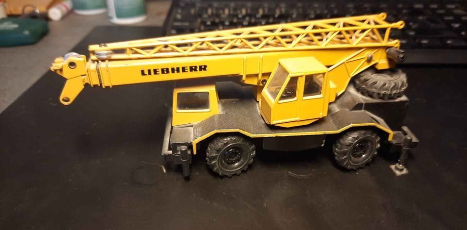 Liebherr Kit di modellismo & Modellini statici: Miniature camion grue Liebherr – Usato da Romanel-s-Lausanne venduto da Pimousse2301