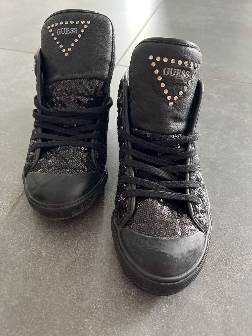 Guess Scarpe da donna: Neuwertige Guess Schuhe – Usato da Steffisburg venduto da Christina1281