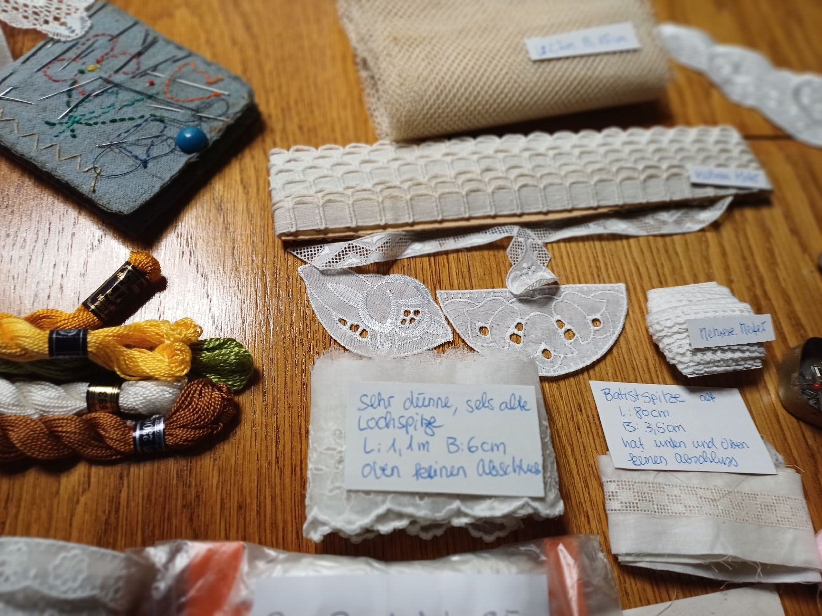Tessuti: Eine Holzschachtel voll Spitzen u.v.m. – Usato da Gächliwil venduto da lesidees 2
