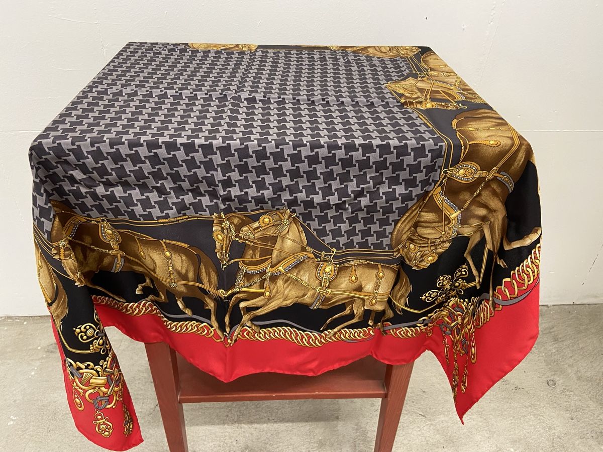 Maison Mollerus Foulard & Sciarpe: Maison Mollerus Seidentuch Pferde-Motiv – Usato da Dietikon venduto da brocki-eyra 6