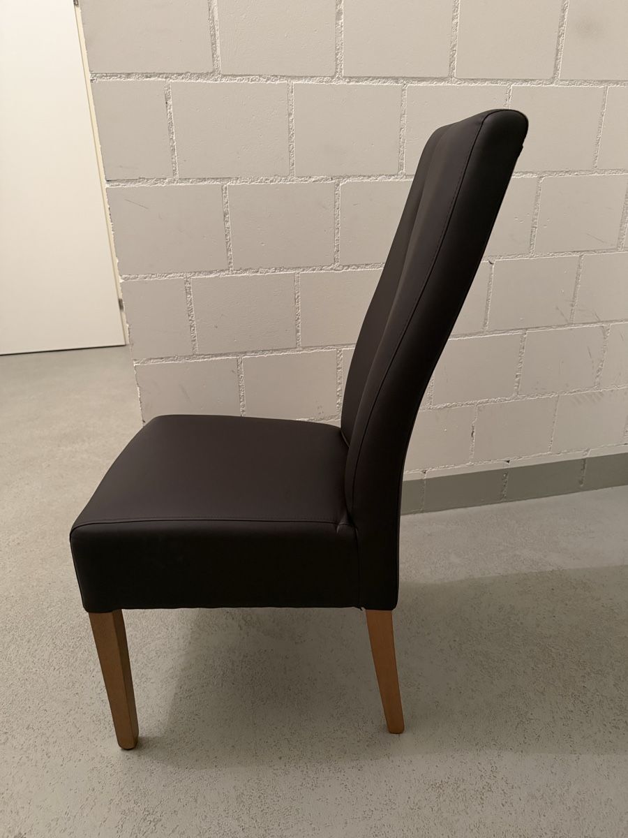 Conforama Stühle: Gut erhaltene Stühle, 4 Stk., Kunstleder, Braun – Gebraucht aus Olten von JanickH01 4