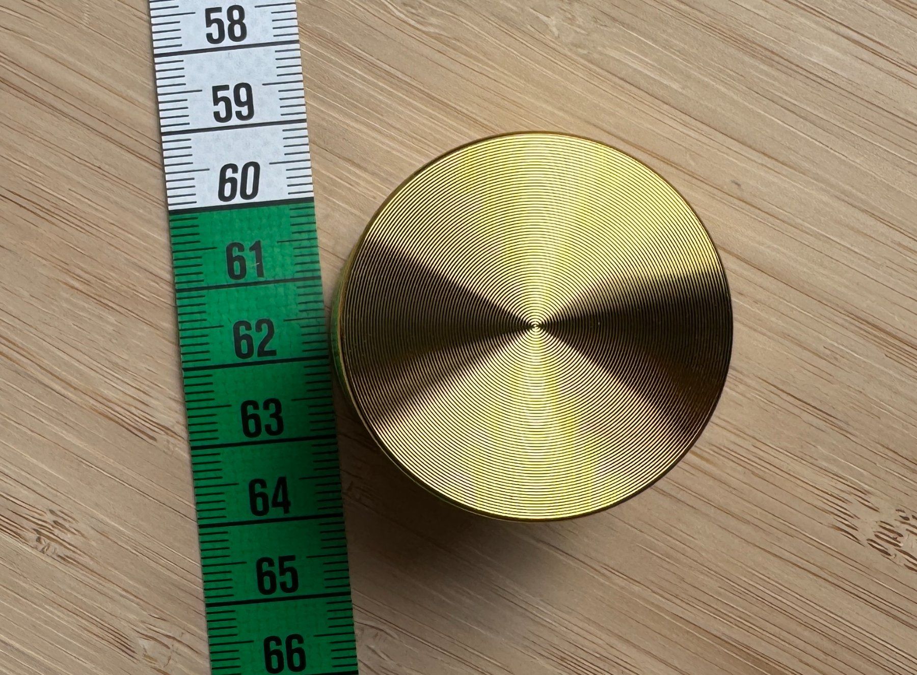 Tabak: goldener Metall Grinder, gold, Mühle – Neu und originalverpackt aus Winterthur von YaV 1