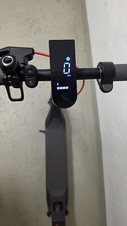 Scooters: E-Scooter Xiaomi 4 Lite (2. Gen) – Gebraucht aus Zürich von roh_zb5y 1