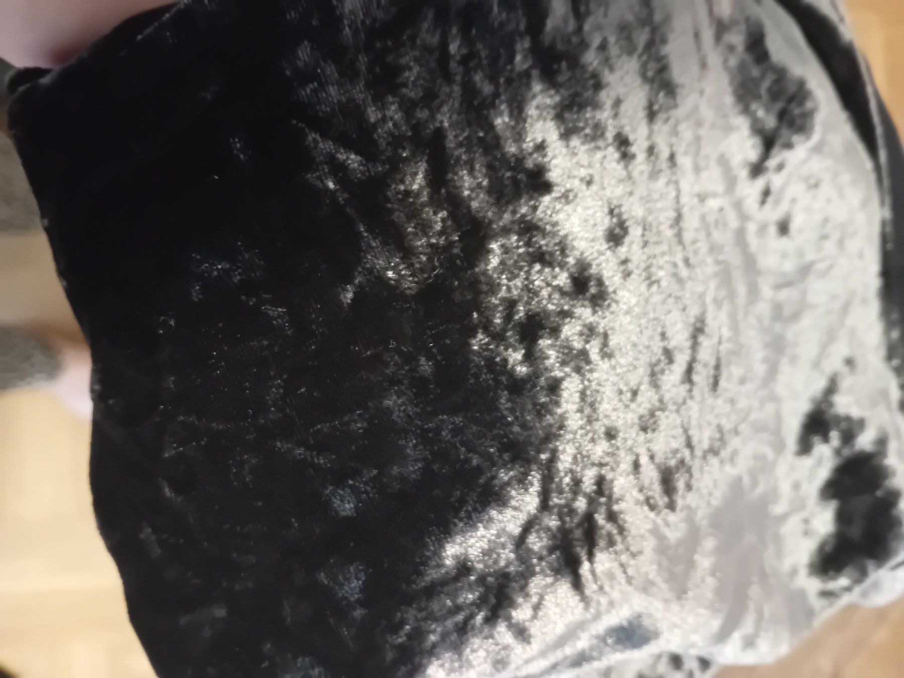 Cos T-shirt: T-Shirt aus Samt von Cos mit Seide – Usato da Zürich venduto da Melianea 6