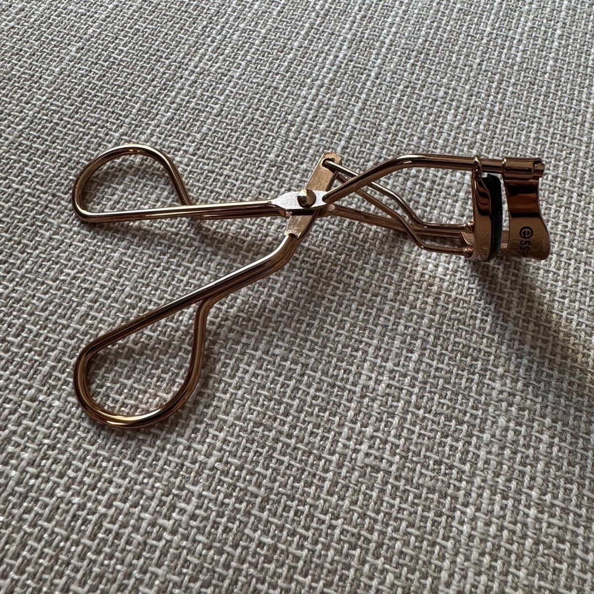 Make-up: ESSENCE EYELASH CURLER – Usato da Zürich venduto da M4xi_13