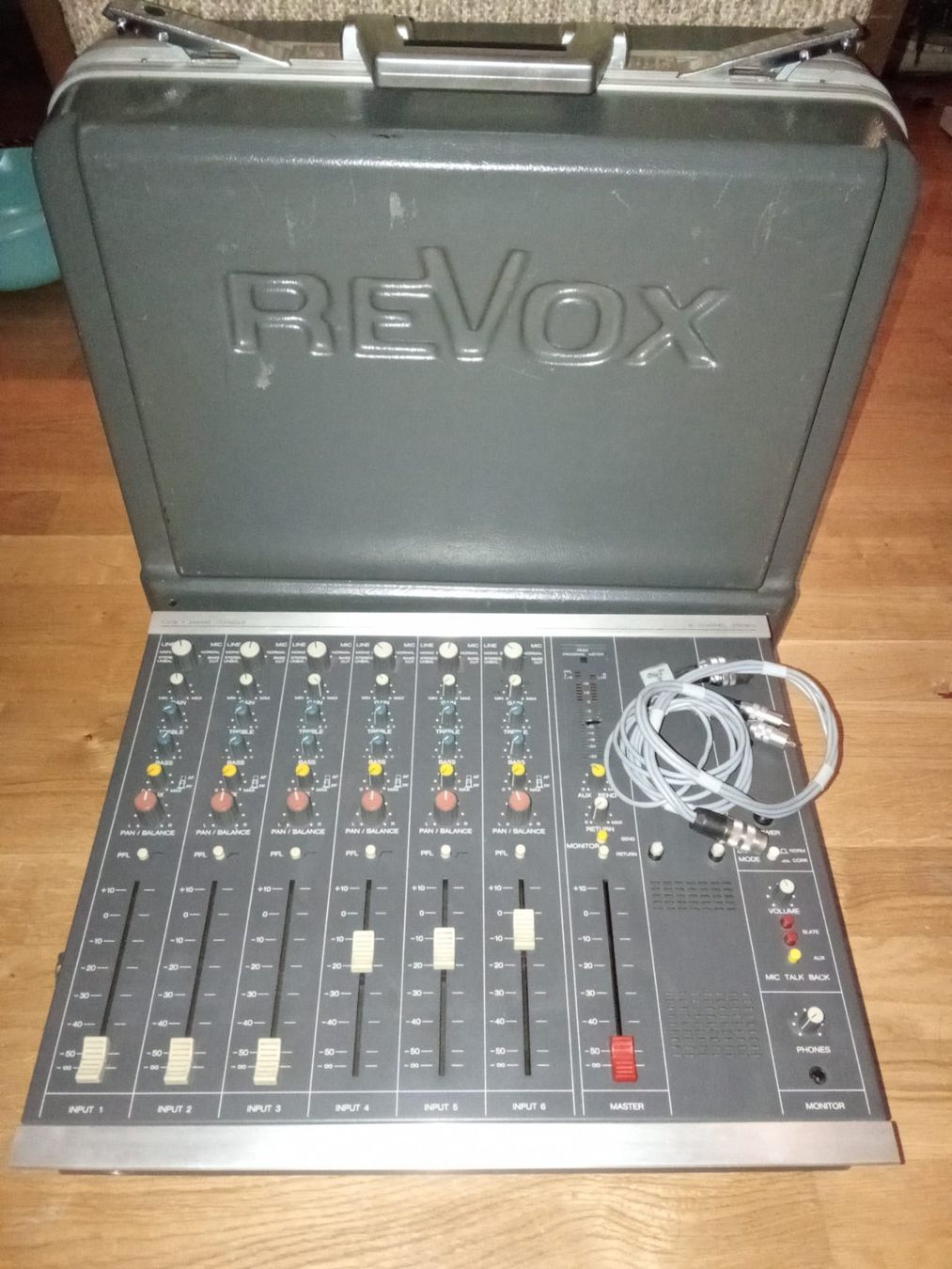 Revox Platines de mixage: Revox C279 mit Koffer – D'occasion à Wallisellen par kia_xd8l